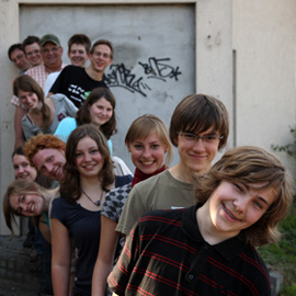 Jugendliche bilden eine Welle - Bildquelle: BUNDjugend NRW