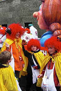 Kinder im Karnevalkostüm